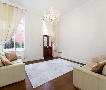 Kensington House, Repton, IG8 - Photo 3