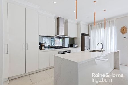 DOUBLE STOREY BEAUTY IN GLENFIELD! - Photo 3