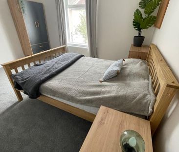 4 bedroom end of terrace house to rent - Photo 4