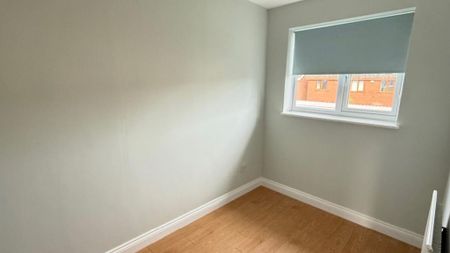 2 bedroom semi-detached house to rent - Photo 5