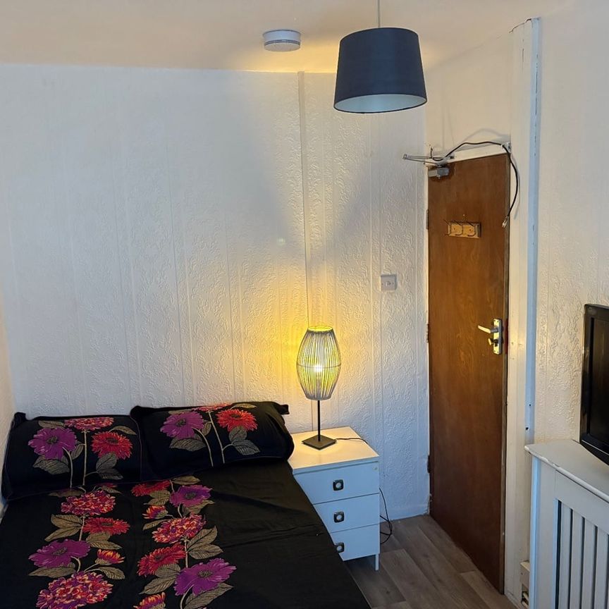 Room in a Shared House, Villiers Street, CV2 - Photo 1