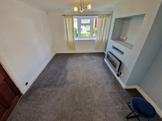 Warwick Road, Radcliffe - Photo 1