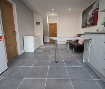 5 bedroom terraced house to rent - Photo 1