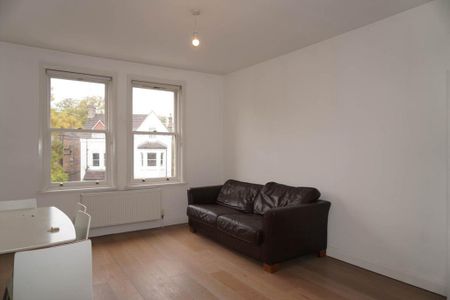 3 bedroom flat to rent - Photo 3