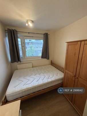 4 bedroom flat to rent - Photo 1