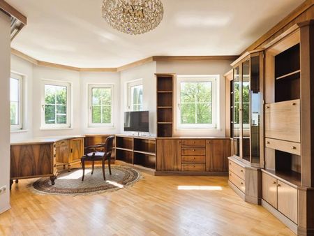 Wohnen wie im Schloss! Großzügige, stilvolle 2-Zimmer-Wohnung mit Balkon in Toplage, teilmöbliert, Tiefgarage und Freiparkplatz! - Photo 3