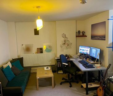 1 Bed Flat, Moon Street, BS2 - Photo 1