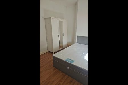 1 Bed Flat, Vivian Place, M14 - Photo 2