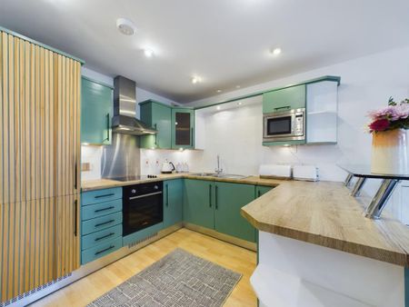 2 bedroom flat to rent - Photo 2