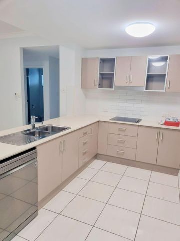 80/28 Landsborough Street, North Ward - Photo 2