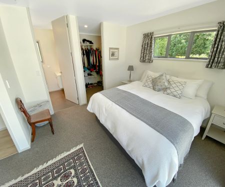 Spacious and Modern Living - Photo 4