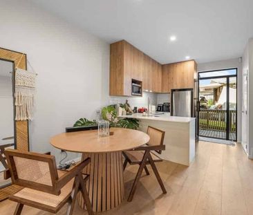 Modern 2-bdrm townhouse Avondale - Semi-furnished - Photo 2