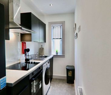 Newly Refurbished Shared House in Wakefield Room 5 - Photo 3