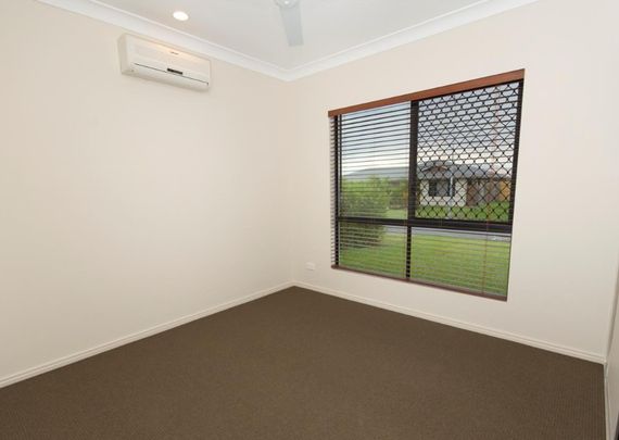 SPACIOUS THREE BEDROOM HOME, IN SOUGHT AFTER WHITE ROCK! - Photo 1