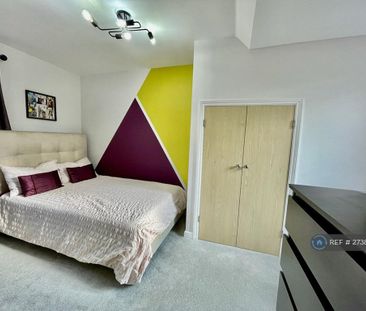 4 bedroom semi-detached house to rent - Photo 6