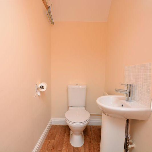 3 bedroom semi-detached house to rent - Photo 1