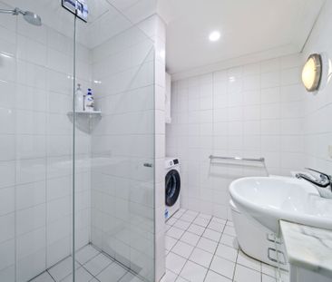 High Floor Studio Apartment with Balcony and City Views - Photo 4