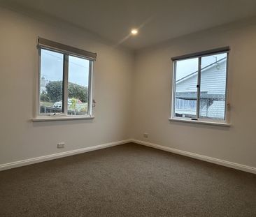 Three bedroom Family Home - Photo 3