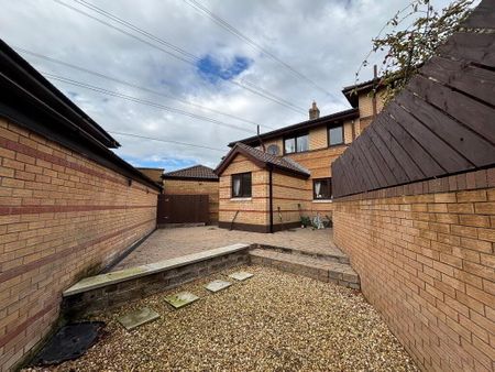 62 Laurelgrove Dale, Belfast, BT8 6ZF - Photo 2