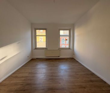 3 Raumwohnung in Böhlitz mit neuem Fußboden und Einbauküche! - Photo 2