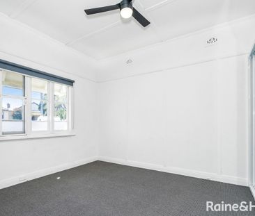 RENOVATED THREE BEDROOM HOME, MINUTES AWAY FROM BELMONT CITY CENTRE - Photo 5