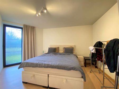 Gelijkvloers appartement met 2 slpk's en garage - Photo 5