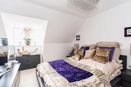 4 bedroom semi-detached house to rent - Photo 3