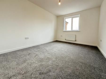 3 bedroom Semi-detached house To Let - Photo 1