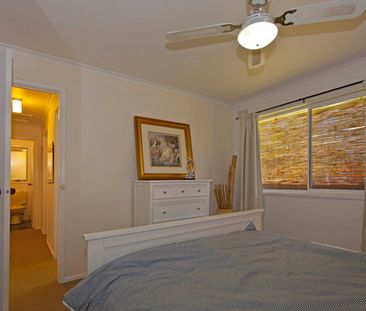 COMFORTABLE FAMiLY LiViNG iN CONVENiENT LOCATiON - Photo 5