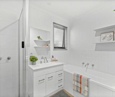 Comfortable Family Living - Photo 6