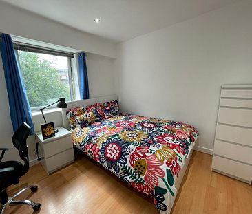 1 bedroom Flat / Apartment - Photo 1