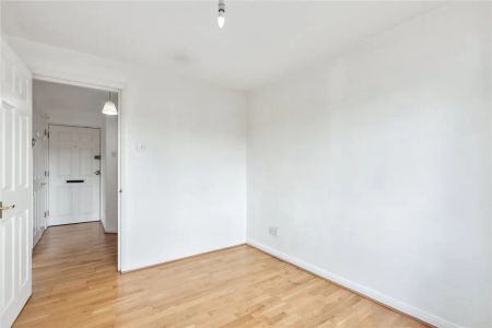 2 bedroom flat in Sopwith Way - Photo 2