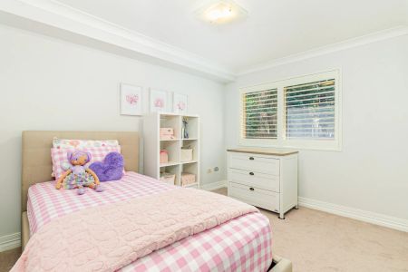 Spacious Three-Bedroom Apartment in a Prime Castle Hill Location - Photo 5