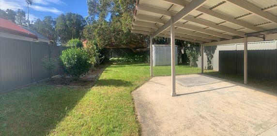 Half-house with own entry - Photo 2