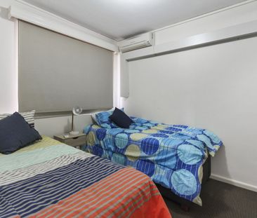 WATERFRONT FURNISHED APARTMENT - Photo 4