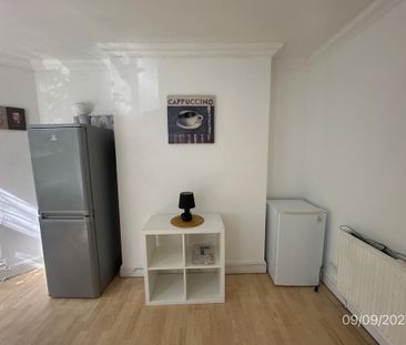 5 bedroom flat to rent - Photo 5