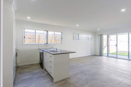 Low Maintenance & Modern Family Home - Photo 4