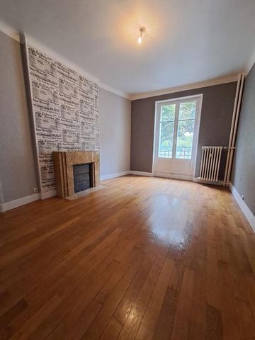 SUPERBE APPARTEMENT 4 PIECES AU CHARME DE L'ANCIEN - Photo 4
