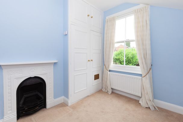 5 bed Terraced - To Let - Photo 1