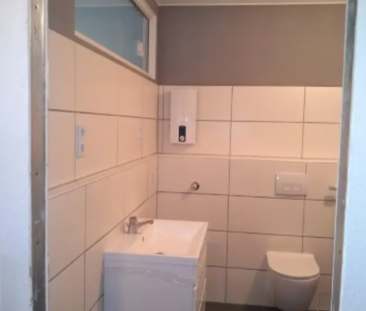 Moderne, geräumige Studio-Wohnung mit Einbauküche - Photo 1