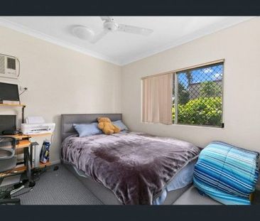 Renovated Villa â New Floors, New AC, Furnished! - Photo 6