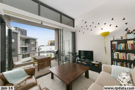 MODERN AND SPACIOUS 1 BED +STUDY or 2 bedrooms APARTMENT IN THE BEST STREET, LOCKUP STORAGE CAGE - Photo 2