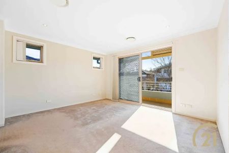 Spacious 5 Bedroom Family Home, Located in West Hoxton! - Photo 2
