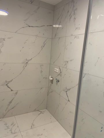 Helles zwei Zimmerwohnung mit Balkon, neue Badezimmer - Photo 5