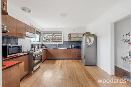Well Sized 3 Bedroom ready to go! - Photo 2