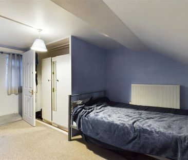 4 bedroom terraced house to rent - Photo 2