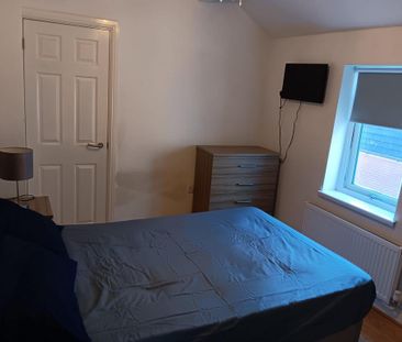 1 bedroom in a house share to rent - Photo 3