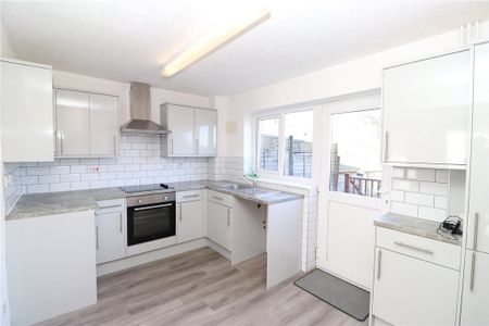 2 bedroom semi-detached house to rent - Photo 4