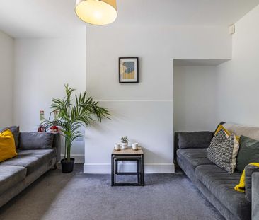 4 bedroom semi-detached house to rent - Photo 2