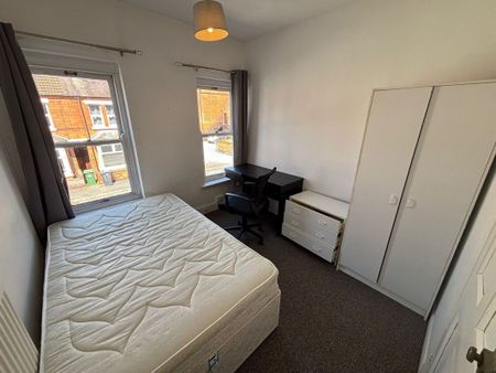 10 Heathcoat Street - New Kitchen & A1 Location Loughborough - Photo 3